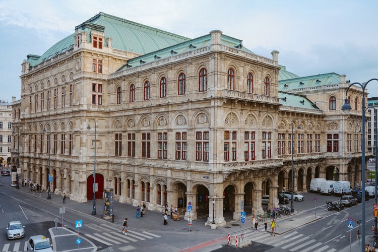 Como assistir a uma ópera em Viena quase de graça? - 99 Destinos