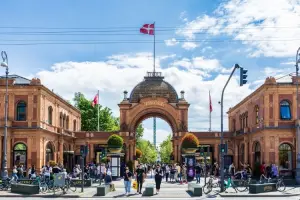 Entrada do Jardins de Tivoli, em Copenhague