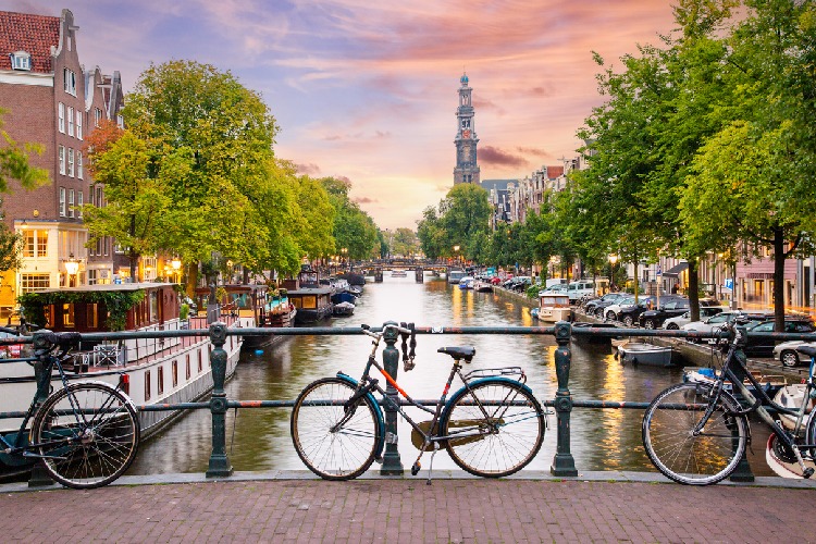 Quanto custa viajar para a Holanda? Monte seu orçamento