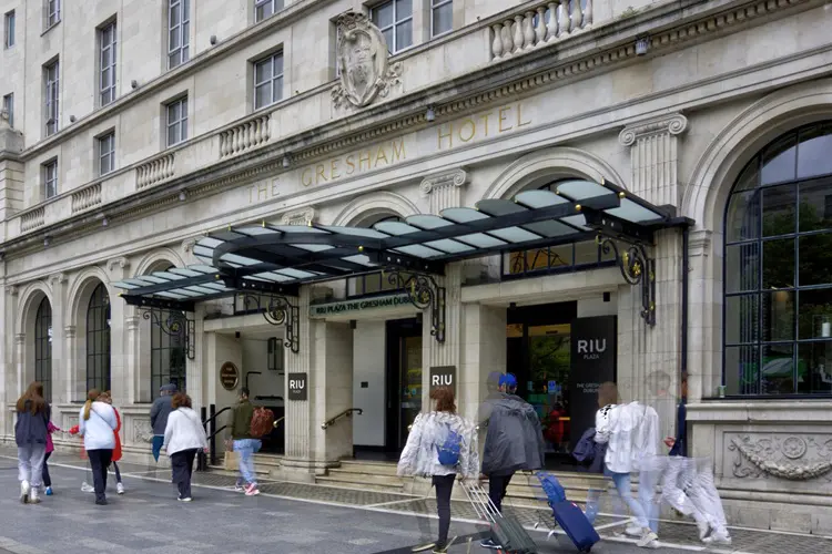 É possível encontrar hotéis com bom custo-benefício ma capital da Irlanda.