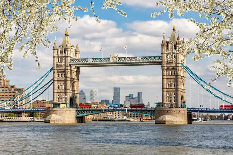 London Bridge, passeio típico em Londres com entrada para as torres.