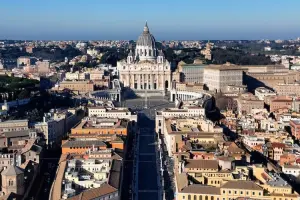 Vista aérea da Basílica de São Pedro e da Praça de São Pedro, no Vaticano.