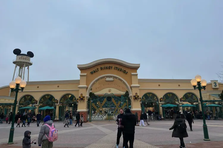 Walt Disney Studios em dia nublado